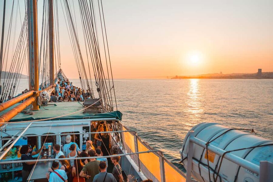 Lisbon: Sunset Boat Party with Live DJ and Night Club Entry - Finding the Principe Perfeito at Lisbon Boat Party