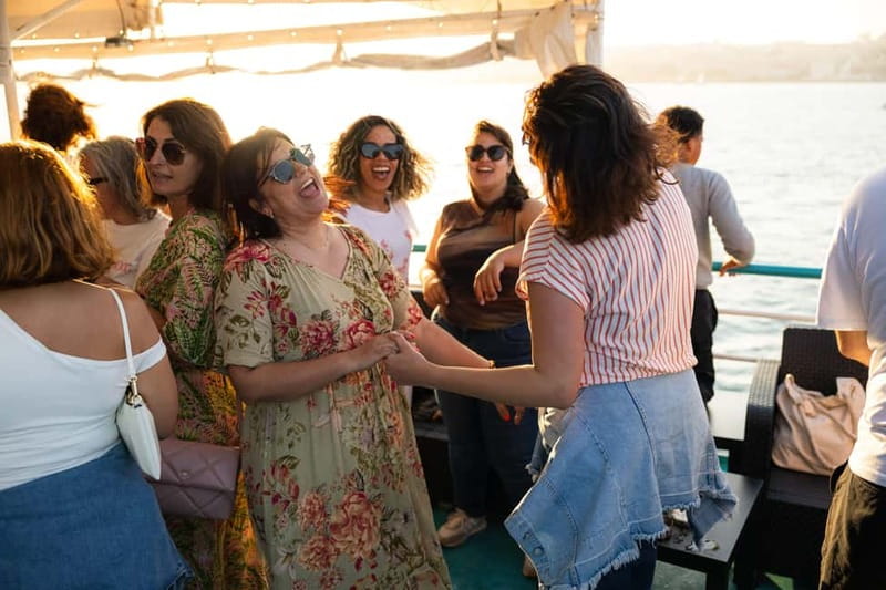 Lisbon: Sunset Boat Tour with Music and Drinks - Christ the King and the 25 de Abril Bridge