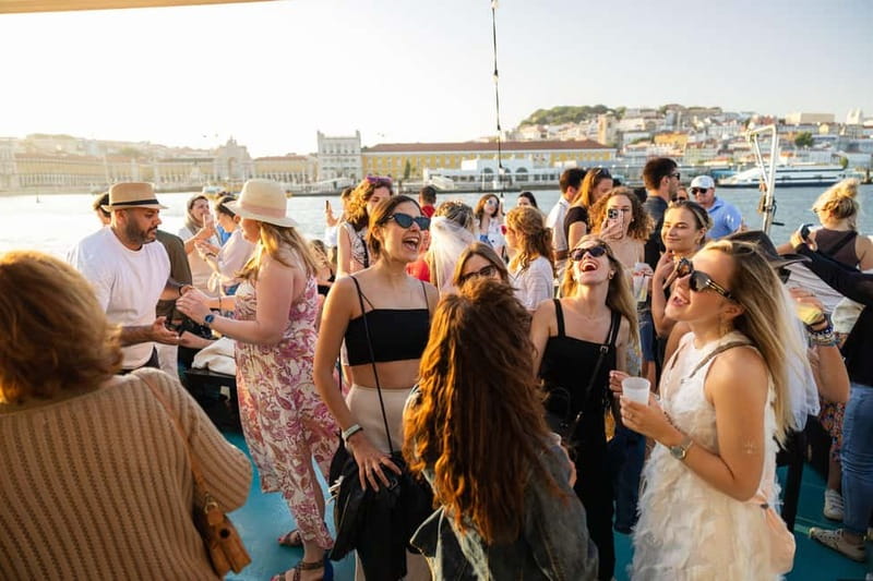 Lisbon: Sunset Boat Tour with Music and Drinks - Music, Drinks, and the Right Place to Sit