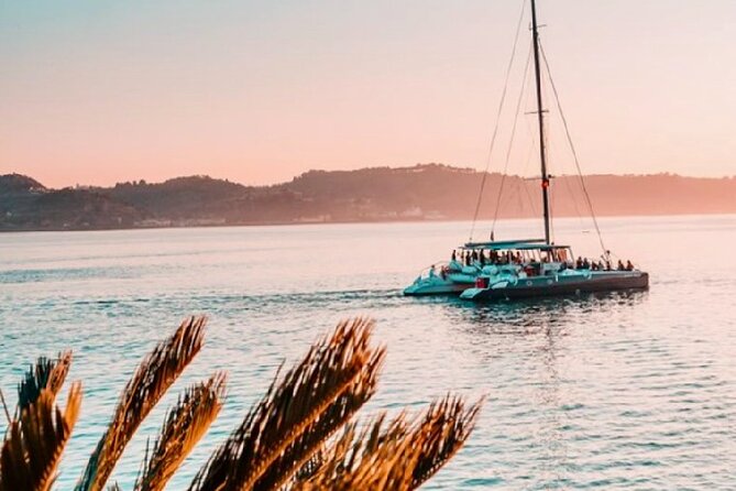 Lisbon: Sunset Catamaran Boat Tour with Music and Drinks - The welcome drink and onboard atmosphere