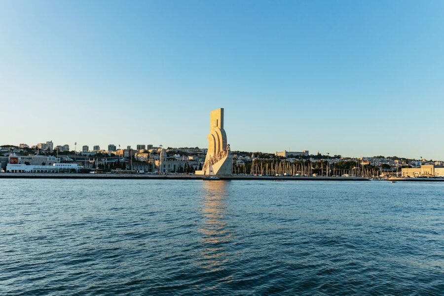 Lisbon: Sunset Cruise with Welcome Drink and Snacks - The Monument to the Discoveries and the turnaround
