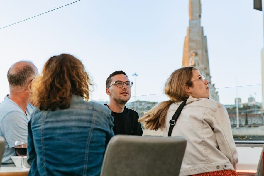 Lisbon: Sunset Cruise with Welcome Drink and Snacks - The return past Christ the King
