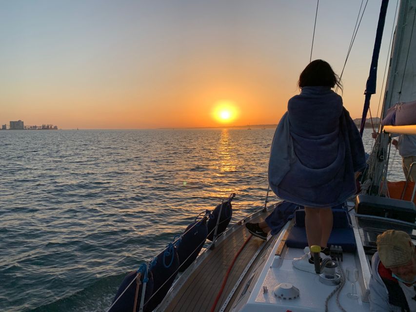 Lisbon: Sunset Sailing Cruise with Wine - The crew makes the difference
