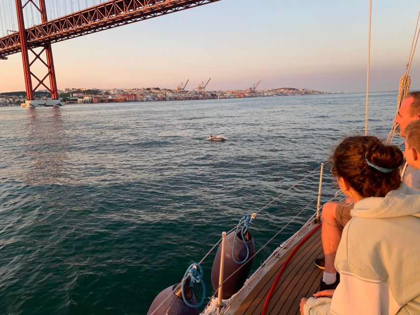 Lisbon: Sunset Sailing Cruise with Wine - Meeting point, boarding, and practical details