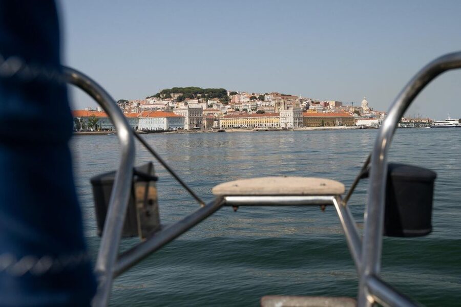 Lisbon: Sunset Sailing with Portuguese Wine and History - Returning past Praça do Comércio