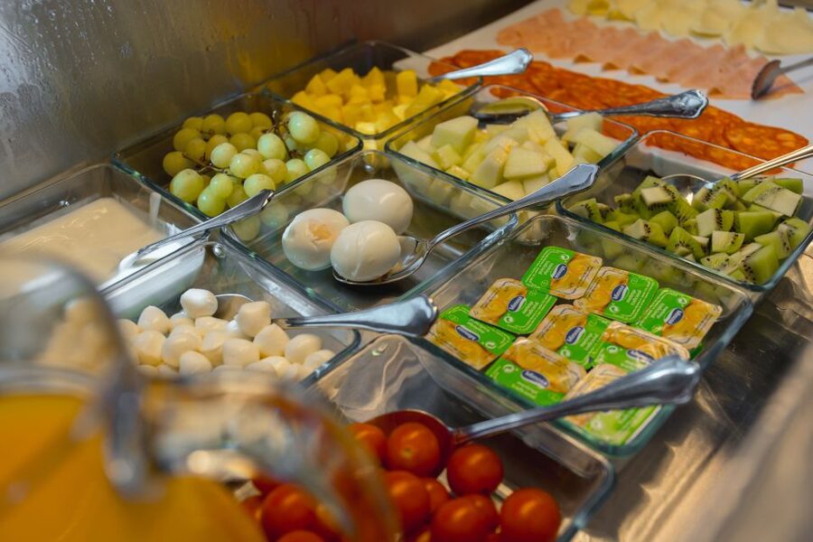 Lisbon: Tagus River Cruise With Brunch - Claiming a place on the 52-seat sundeck