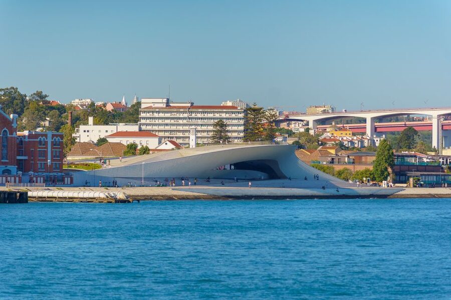 Lisbon: Tagus River Cruise With Brunch - Passing Belém Tower and the 25th of April Bridge