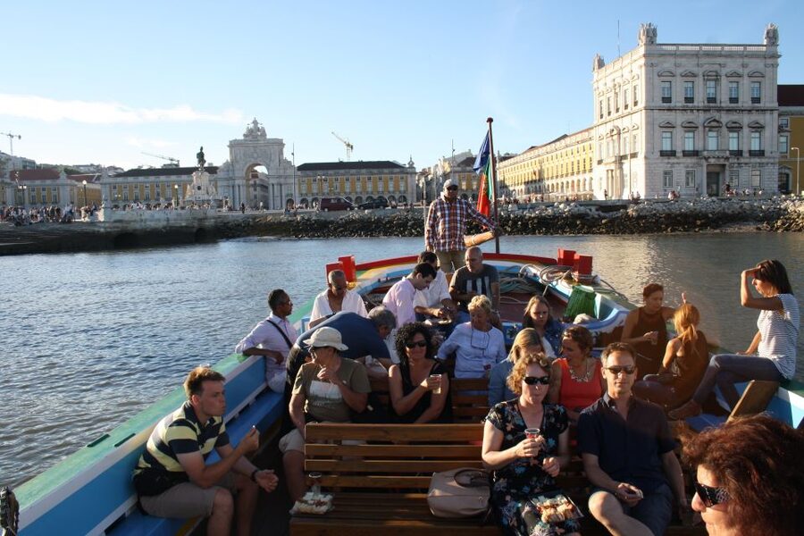 Lisbon: Tagus River Express Cruise in a Traditional Vessel - What the guide adds to a short cruise