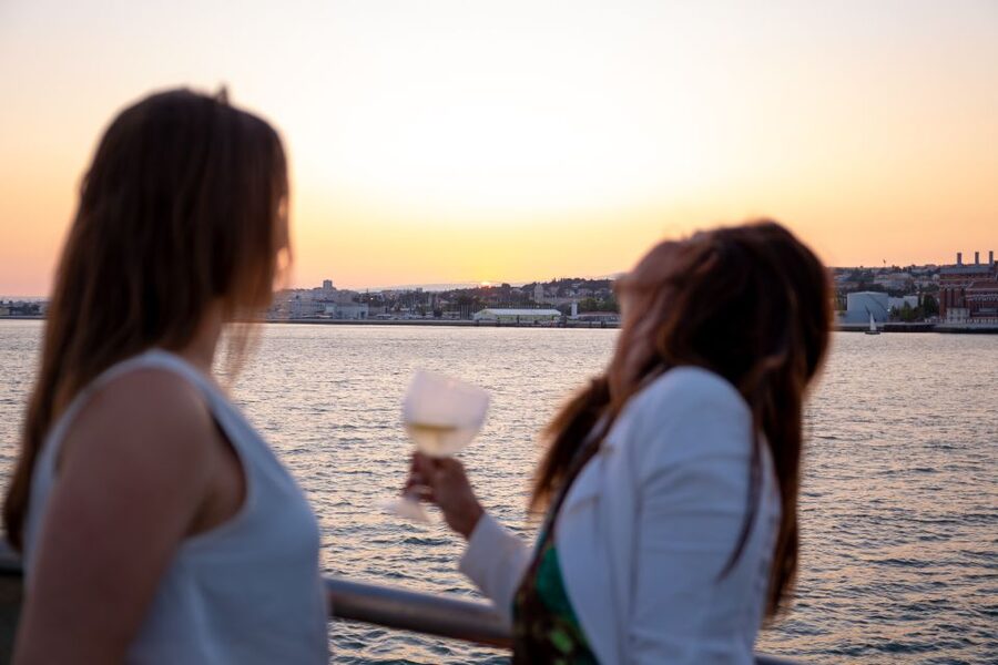 Lisbon: Tagus River Sunset Tour with Snacks and Drink - Why a Tagus sunset cruise works so well in Lisbon