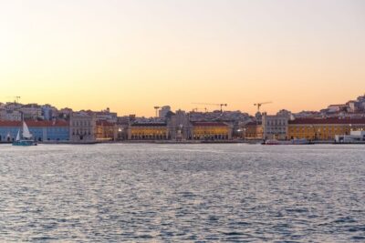 Tagus River Sunset Tour with Snacks and Drink