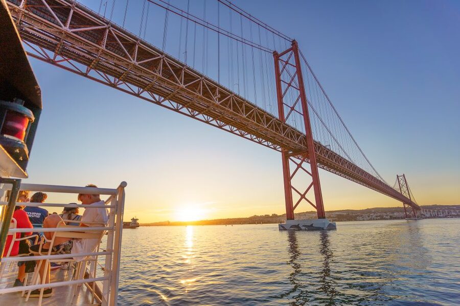 Lisbon: Tagus River Sunset Tour with Snacks and Drink - The Discoveries Monument and Belém Tower