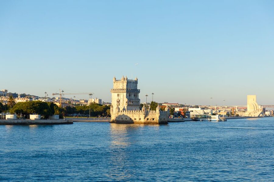 Lisbon: Tagus River Sunset Tour with Snacks and Drink - Snacks, drinks, and the real value of the $32 price