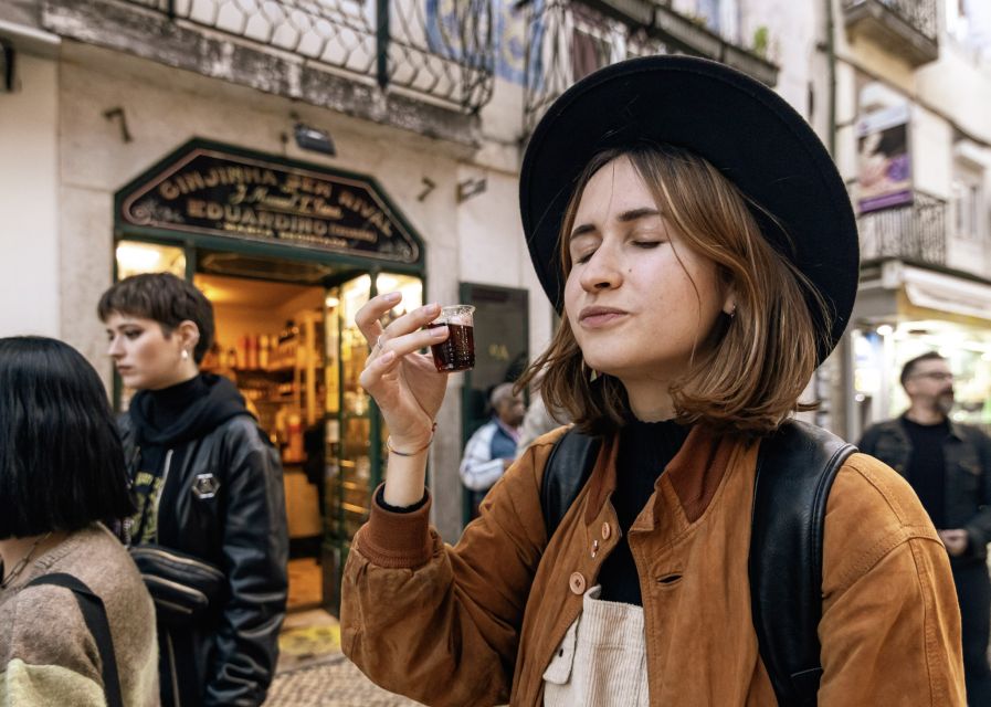 Lisbon: Tipsy Tour Fun Bar Crawl with a Local Guide - The final club stop