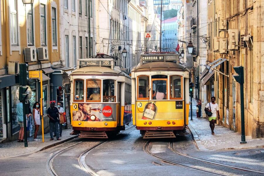 Lisbon: Tram 28 Entry Ticket & Audio Guide with 24-Hour Pass - A practical one-day plan