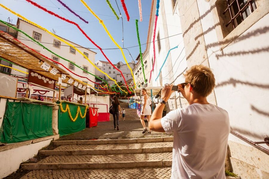 Lisbon Tram No. 28 Ride & Walking Tour - Sé Cathedral and nearly 1,000 years of change
