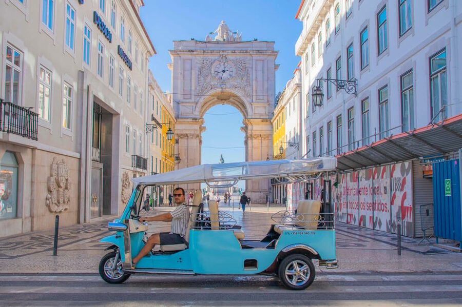 Lisbon: Tuk-Tuk Tour in French or German w/True Local Guide - A quick way to see Lisbon’s hills