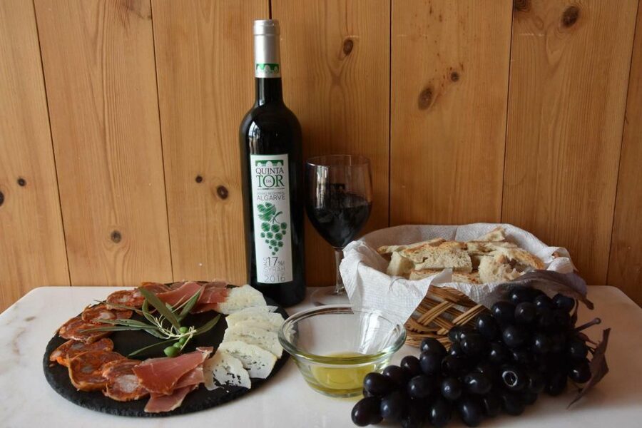 Loulé: Quinta da Tôr Winery Guided Tour and Wine Tasting - Food, pool time, and the art of staying awhile