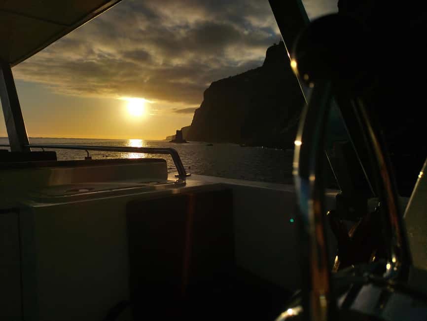 Madeeira: Sunset dinner cruise - A four-hour evening on Madeira’s south coast