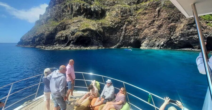 Madeira: Boat Trip with Lunch, Drinks, and Hotel Transfer - A five-hour outing from Funchal to the open water