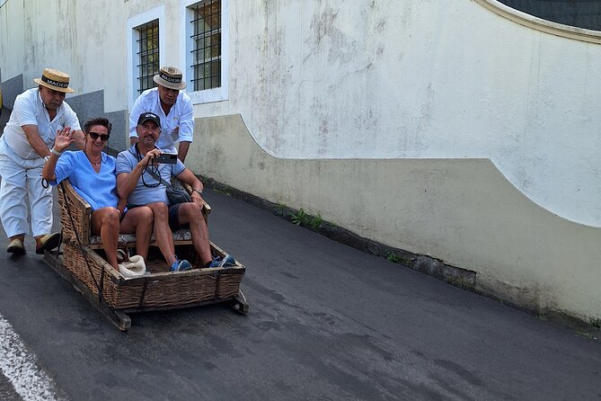 Madeira Highlights: Toboggan, Garden & Cable Car (All-Inclusive) - Why the toboggan ride makes this Funchal tour memorable