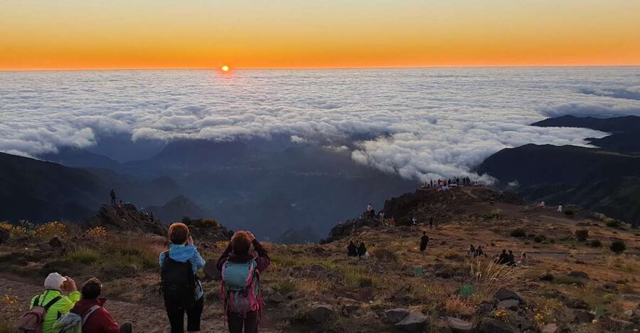 Madeira: Pico do Areeiro Sunrise Tour - The Levada dos Balcões walk keeps the morning active