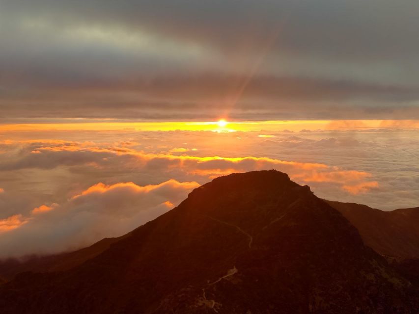 Madeira: Pico Ruivo Guided Sunrise Hike with Hotel Pickup - What to wear and carry for this particular walk