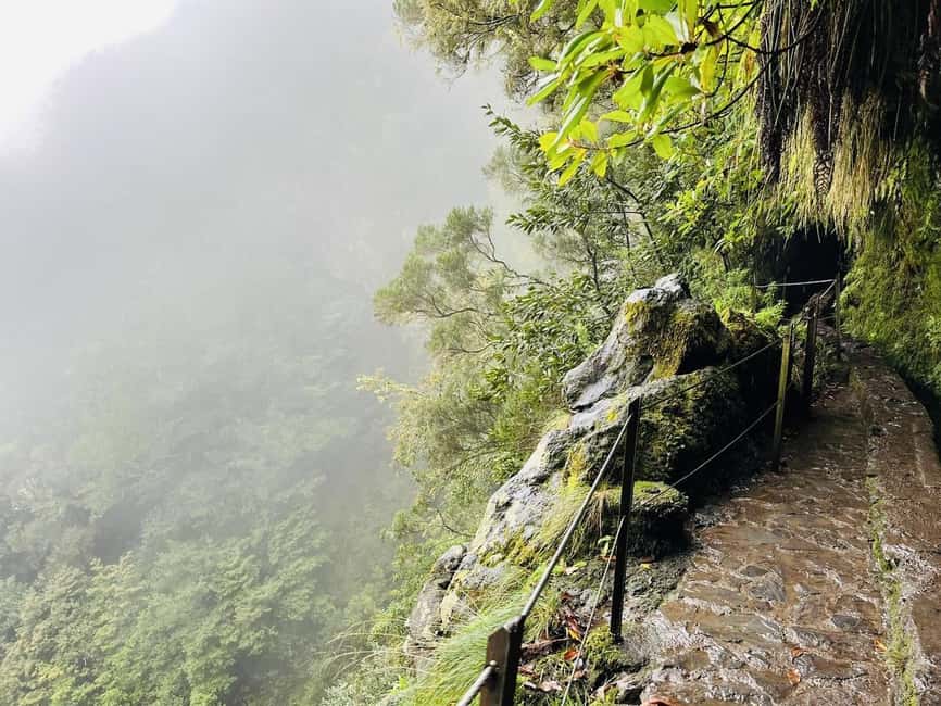Madeira: PR 9 - Levada do Caldeirão Verde Hike Transfer - Starting at Pico das Pedras and PR9.1