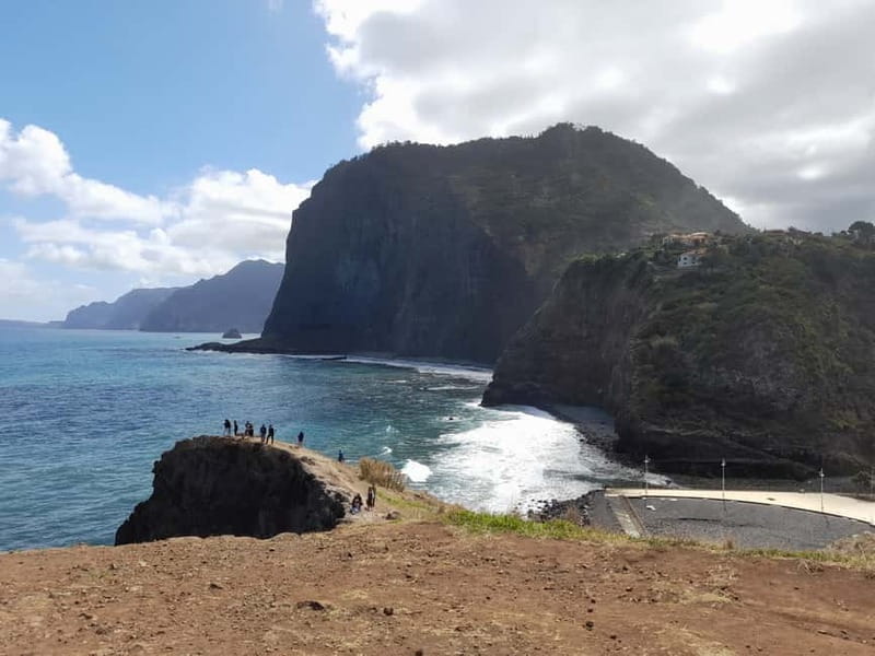 Madeira: West and East Madeira Top Highlights Tour - The minibus and guide shape the day