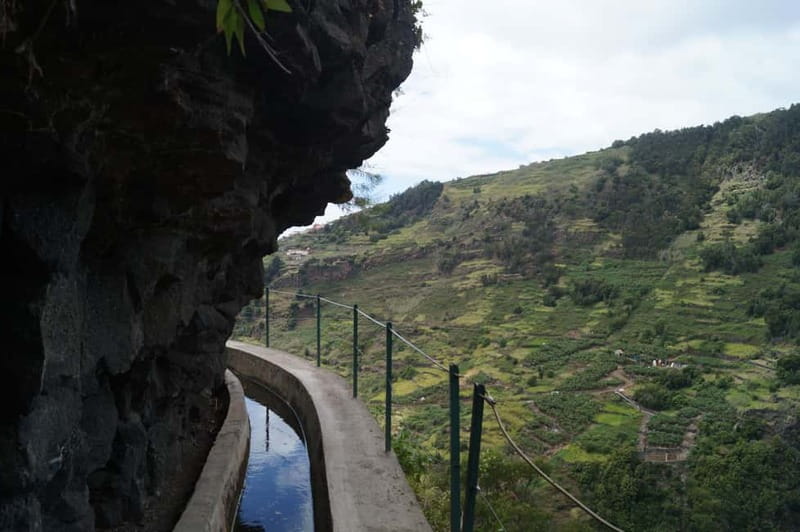 Madeira: Wet your hair in the amazing Levada Nova / Moinhos - Ponta do Sol after the mountain