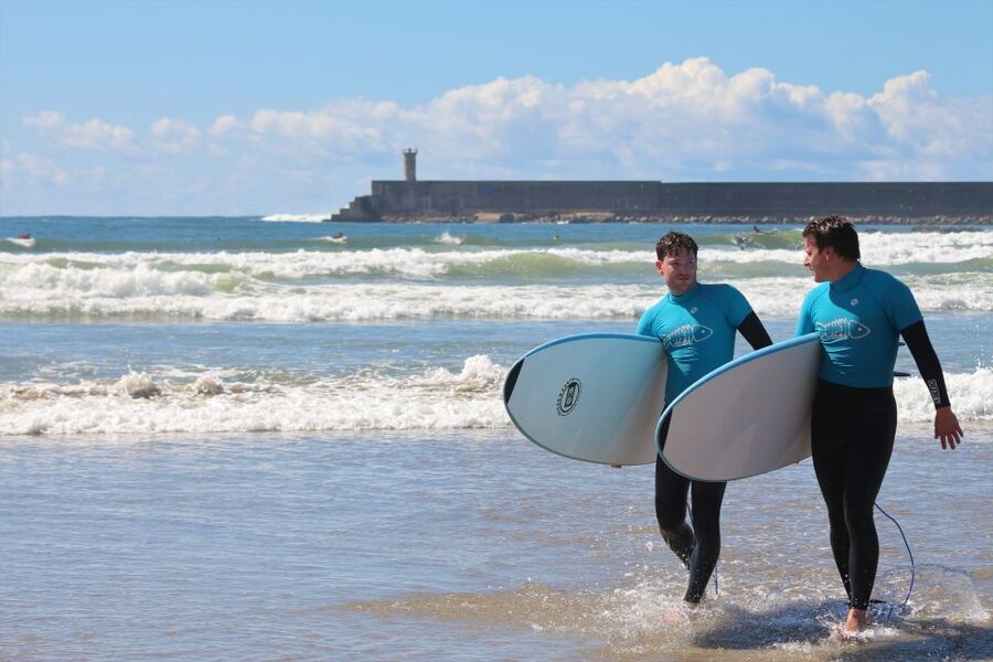 Matosinhos: Surfing Lesson with Equipment - Booking and timing advice