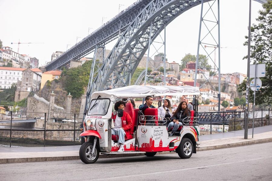 Oporto Tuk-Tuk Tour: Fast, Fun & Flexible – 1H to Full Day! - Choosing one, two, or four hours