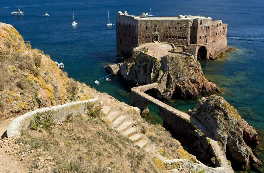 Peniche: Berlengas Roundtrip and Glass-Bottom Boat Cave Tour - The glass-bottom boat around Berlengas