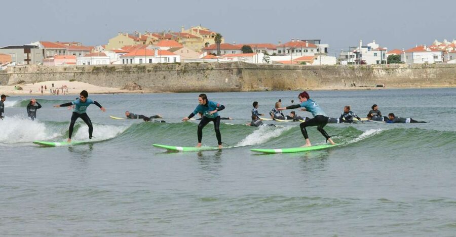 Peniche:Surf lessons Beginners ,Intermediate, advance level - The equipment: board, wetsuit, and useful simplicity