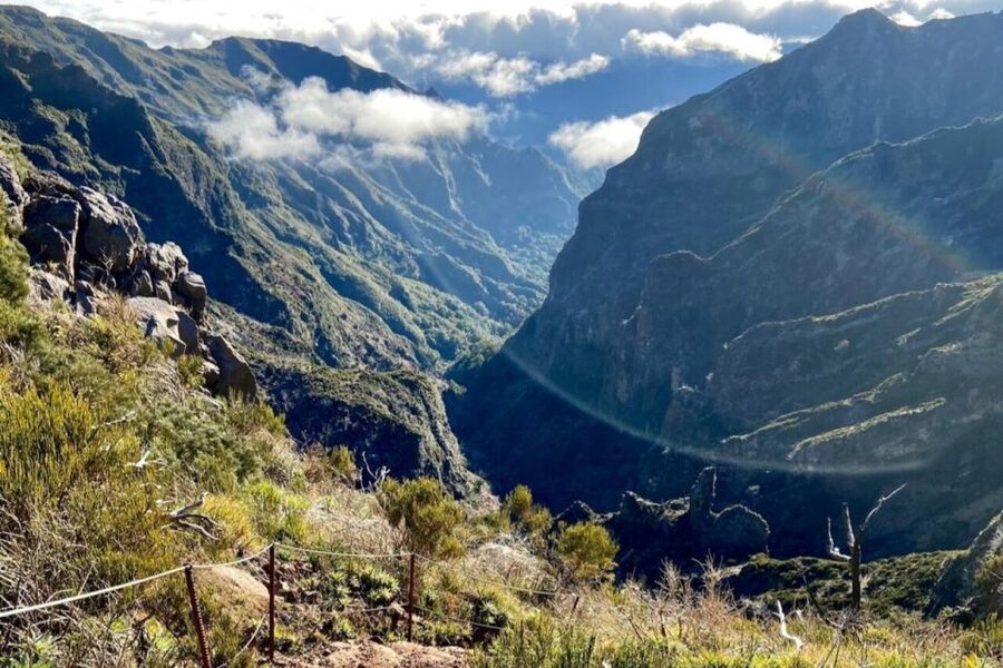Pico Do Arieiro Pico Ruivo Sunrise or Morning Hike Transfers - Pico Ruivo and what the five-hour window means