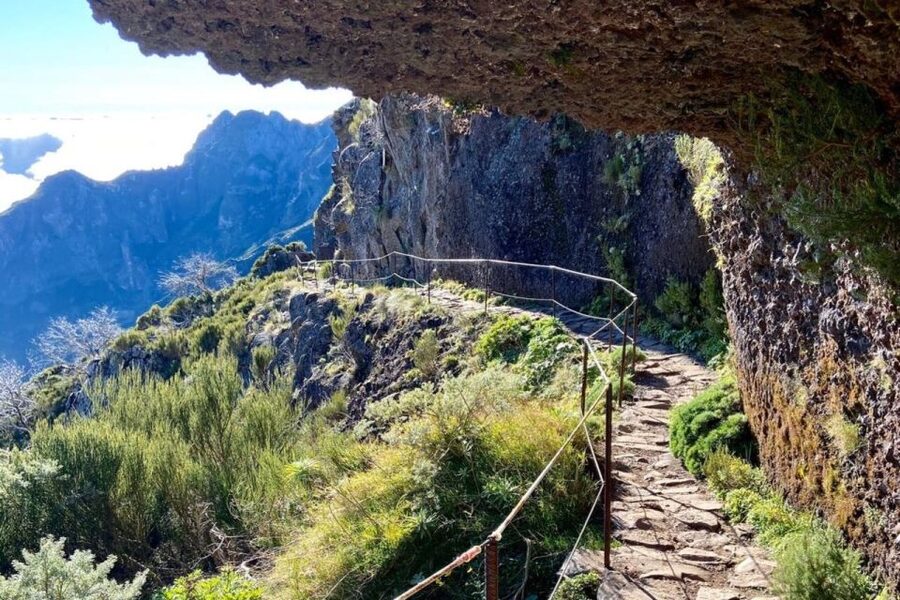 Pico Do Arieiro Pico Ruivo Sunrise or Morning Hike Transfers - Who should book this experience?