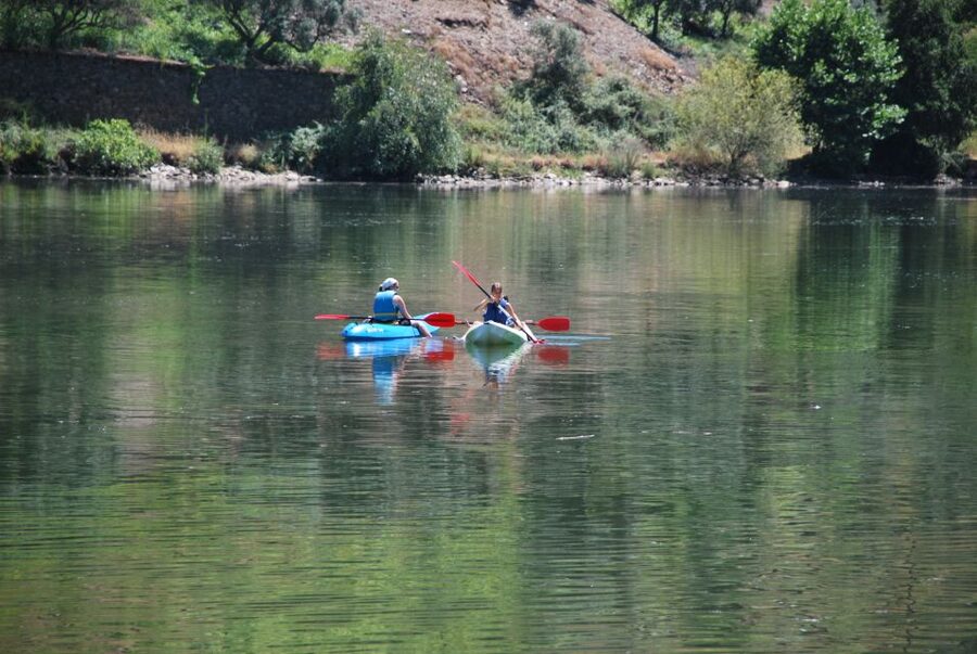 Pinhão: 4 Hour Douro Valley Kayak Rental - Starting at Magnifico Douro Pier in Pinhão