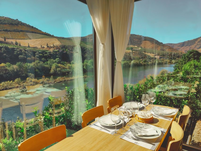 Pinhão: Douro River Boat Tour with Lunch - The train ride back to Pinhão