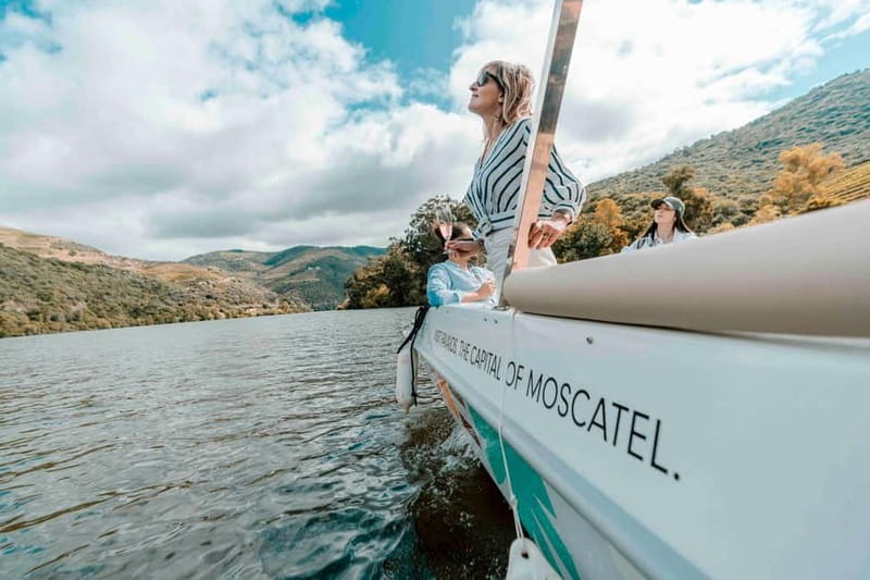Pinhão: Douro River Solar Boat Tour with Wine Tasting - What you will see from the water