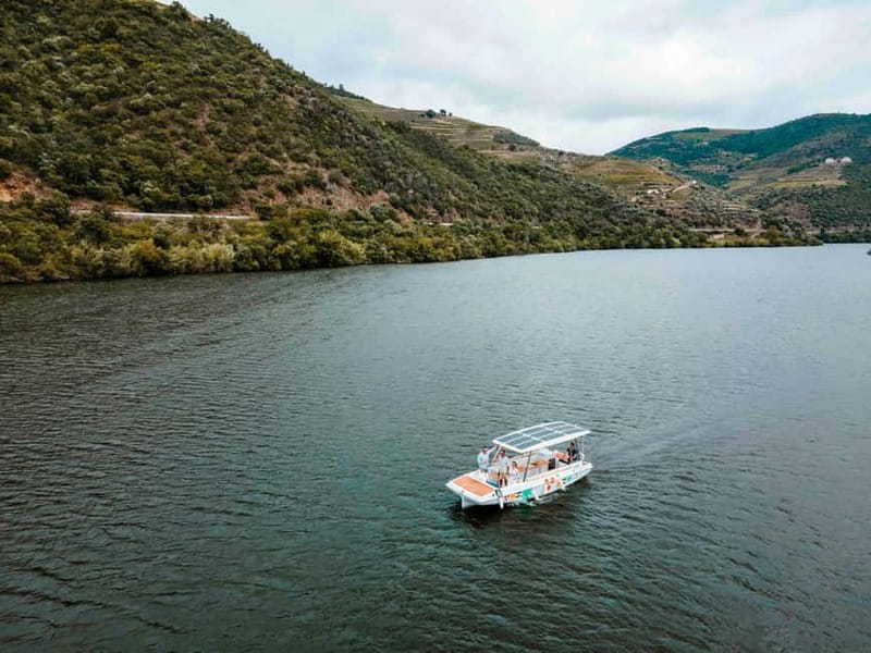 Pinhão: Douro River Solar Boat Tour with Wine Tasting - Group size, comfort, and access