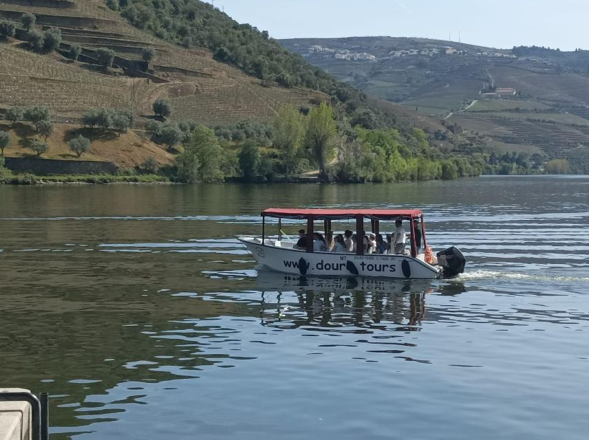 Pinhão: Douro Valley with Wine Tasting, Boat Trip and Lunch - Pinhão station and its blue-and-white tiles