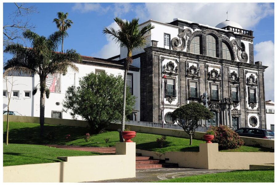 Ponta Delgada: Historical Walking Tour - Mercado da Graça: start with daily Azorean life