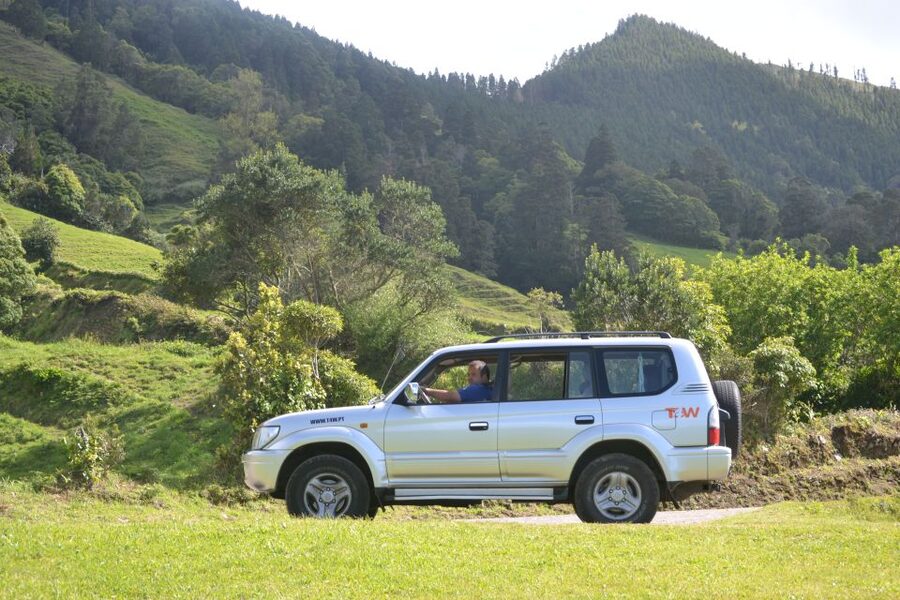 Ponta Delgada: Private Full or Half-Day 4x4 São Miguel Tour - Vehicle comfort and practical matters