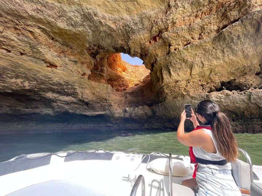Portimao: Boat trip to the Benagil Cave - Ferragudo and the first coastal views