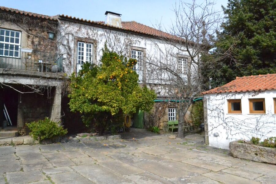 Porto: 3 Douro Valley Vineyards Tour with Lunch - Starting in Porto and heading toward Sabrosa