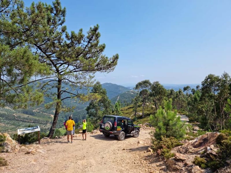 Porto: 4x4 Mountain Tour - The local bar and included drink