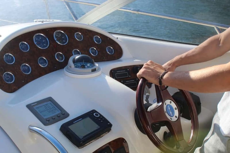 Porto: 6 Bridges Yacht Cruise with Local Wine & Snacks - What the Crew Adds to the Experience