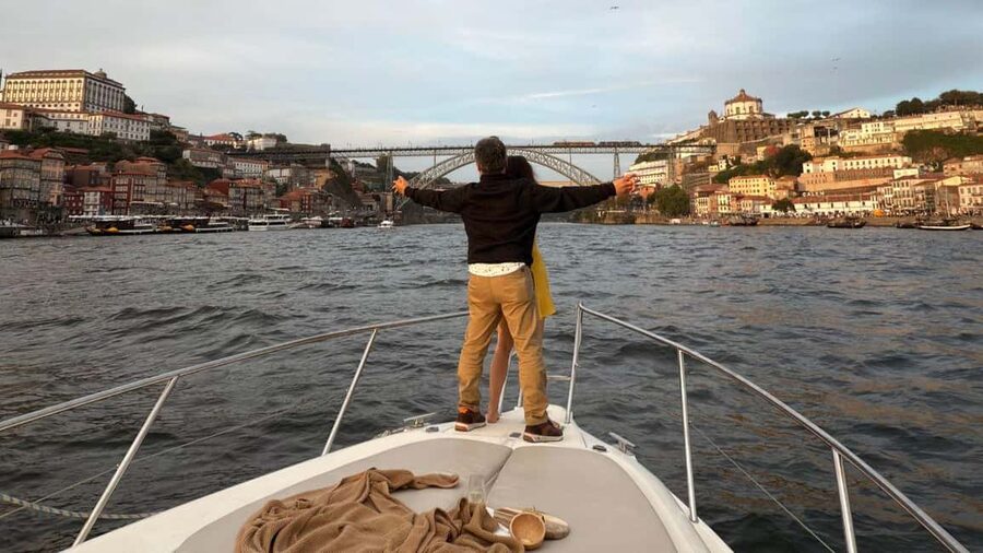Porto: 6 Bridges Yacht Cruise with Local Wine & Snacks - From Ribeira to São Pedro da Afurada
