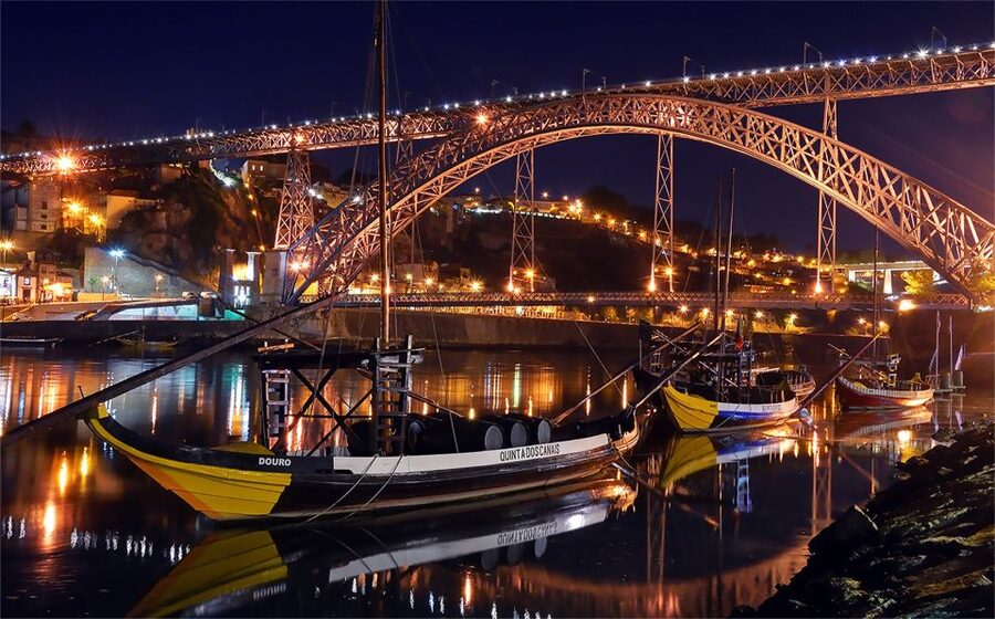 Porto: All-Inclusive Fado Dinner Show and Night Tour - Why this Porto evening works