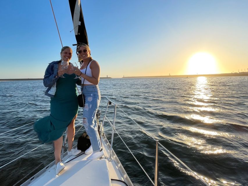 Porto: Best Charming Sailboat Cruise Sunset - Wine, food, blankets, and the small-boat atmosphere