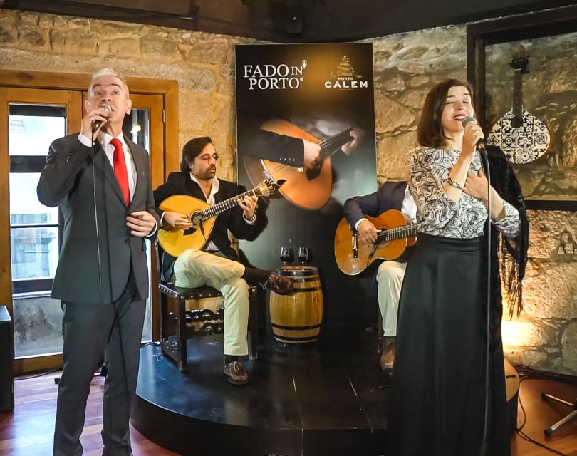 Porto: Cálem Cellar Tour, Fado Show & Wine Tasting - The two-port tasting: white and special reserve tawny